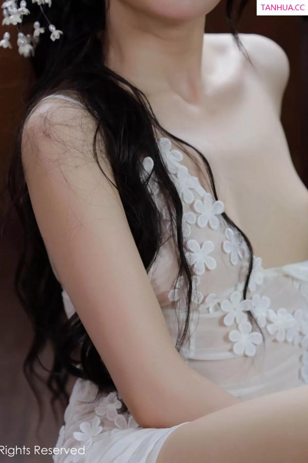   [XiuRen]高清写真图 2025.04.25 No.10198 橙子酱Lillian 白色蕾丝第76张图片